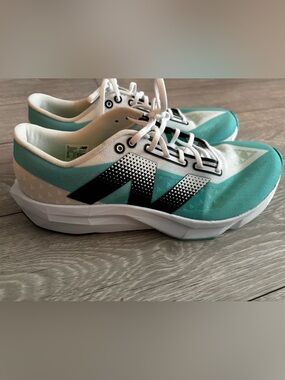 New Balance Women's FuelCell Pvlse v1 - Like new